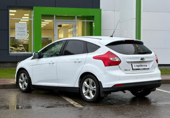 Подержанный автомобиль Ford Focus Hatchback 2012 года (7 фото)