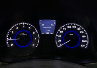 Подержанный автомобиль Hyundai Solaris Hatchback 2013 года (13 фото)