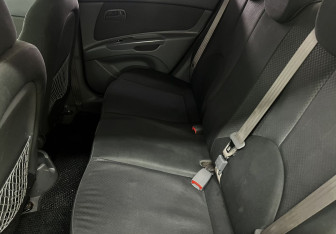 Подержанный автомобиль Kia Rio Sedan 2009 года (12 фото)