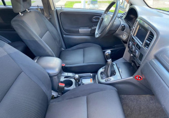 Подержанный автомобиль Suzuki Grand Vitara 2003 года (10 фото)