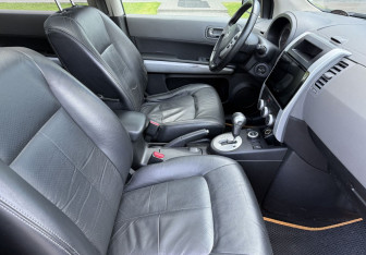Подержанный автомобиль Nissan X-Trail 2008 года (10 фото)