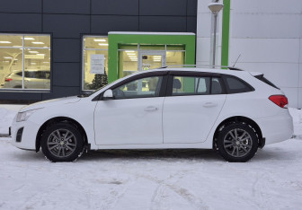 Подержанный автомобиль Chevrolet Cruze Wagon 2014 года (8 фото)