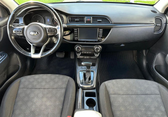 Подержанный автомобиль Kia Rio Hatchback 2017 года (11 фото)