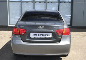 Подержанный автомобиль Hyundai Elantra Sedan 2006 года (7 фото)