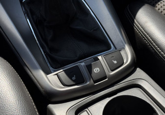 Подержанный автомобиль Chevrolet Captiva 2012 года (14 фото)