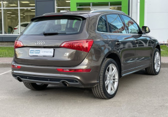 Подержанный автомобиль Audi Q5 2009 года (5 фото)