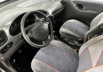 Подержанный автомобиль Ford Galaxy 1998 года (9 фото)