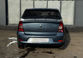 Подержанный автомобиль Renault Logan Sedan 2010 года (8 фото)