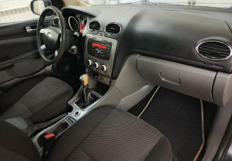 Подержанный автомобиль Ford Focus Hatchback 2010 года (11 фото)