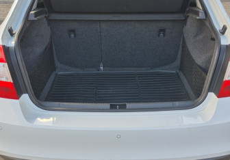 Подержанный автомобиль Skoda Rapid Liftback 2015 года (16 фото)