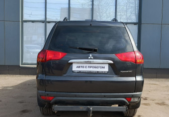 Подержанный автомобиль Mitsubishi Pajero Sport 2010 года (5 фото)