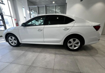 Подержанный автомобиль Skoda Octavia Liftback 2021 года (7 фото)