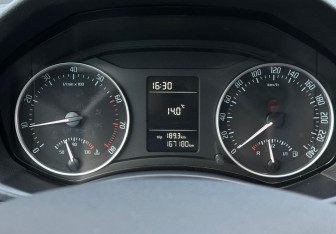 Подержанный автомобиль Skoda Octavia Liftback 2013 года (13 фото)