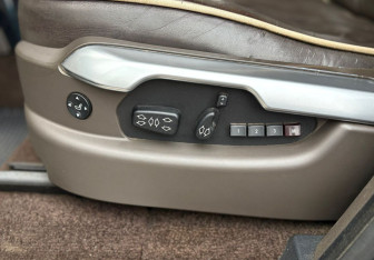 Подержанный автомобиль Land Rover Range Rover 2010 года (15 фото)