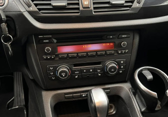 Подержанный автомобиль BMW X1 2012 года (13 фото)