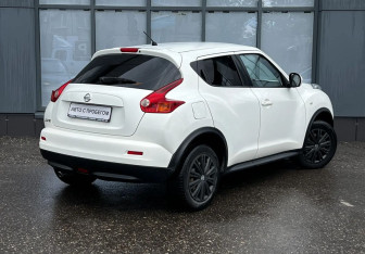 Подержанный автомобиль Nissan Juke 2012 года (5 фото)