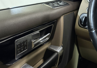 Подержанный автомобиль Land Rover Discovery 2010 года (15 фото)