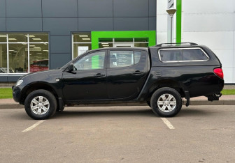 Подержанный автомобиль Mitsubishi L200 2015 года (8 фото)