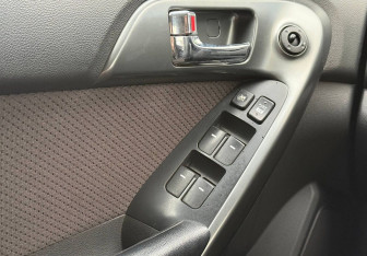 Подержанный автомобиль Kia Cerato Sedan 2012 года (15 фото)