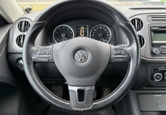 Подержанный автомобиль Volkswagen Tiguan 2011 года (14 фото)