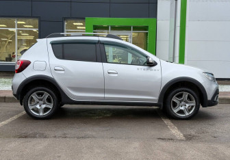 Подержанный автомобиль Renault Sandero 2020 года (4 фото)