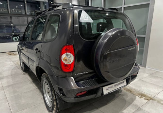 Подержанный автомобиль Chevrolet Niva 2013 года (8 фото)