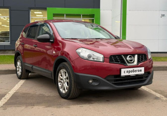 Подержанный автомобиль Nissan Qashqai+2 2012 года (3 фото)