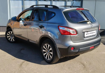 Подержанный автомобиль Nissan Qashqai 2011 года (8 фото)
