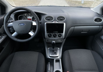 Подержанный автомобиль Ford Focus Hatchback 2011 года (9 фото)