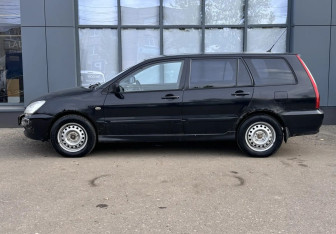 Подержанный автомобиль Mitsubishi Lancer Wagon 2007 года (7 фото)