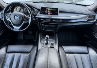 Подержанный автомобиль BMW X6 2016 года (9 фото)