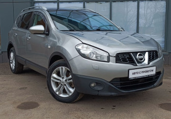 Подержанный автомобиль Nissan Qashqai+2 2011 года (3 фото)