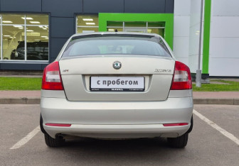 Подержанный автомобиль Skoda Octavia Liftback 2012 года (6 фото)