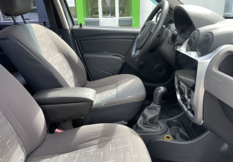 Подержанный автомобиль Renault Sandero 2010 года (10 фото)