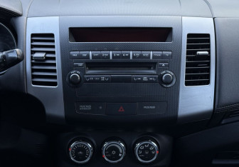Подержанный автомобиль Mitsubishi Outlander 2010 года (12 фото)