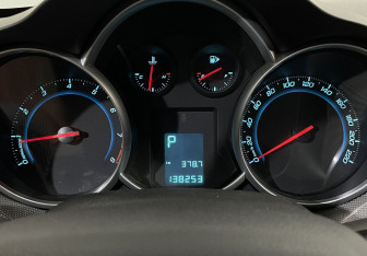Подержанный автомобиль Chevrolet Cruze Sedan 2013 года (12 фото)
