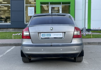 Подержанный автомобиль Skoda Octavia Liftback 2007 года (6 фото)