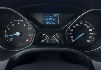 Подержанный автомобиль Ford Focus Hatchback 2011 года (11 фото)