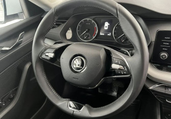 Подержанный автомобиль Skoda Octavia Liftback 2021 года (15 фото)