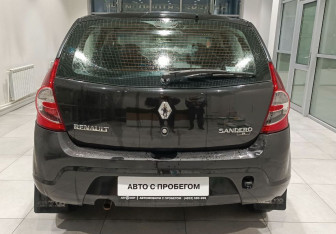 Подержанный автомобиль Renault Sandero 2012 года (8 фото)