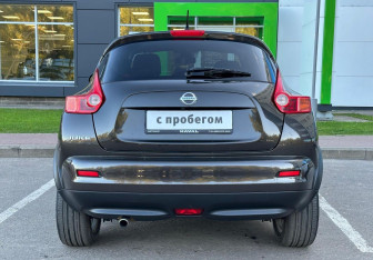 Подержанный автомобиль Nissan Juke 2012 года (4 фото)