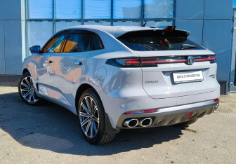 Подержанный автомобиль Changan UNI-K 2023 года (8 фото)