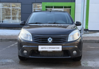 Подержанный автомобиль Renault Sandero 2011 года (2 фото)