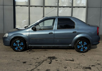 Подержанный автомобиль Renault Logan Sedan 2010 года (7 фото)