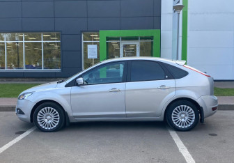 Подержанный автомобиль Ford Focus Hatchback 2010 года (8 фото)