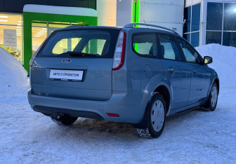 Подержанный автомобиль Ford Focus Wagon 2010 года (5 фото)