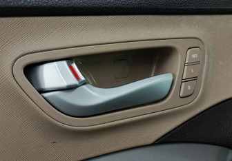 Подержанный автомобиль Hyundai Santa Fe 2016 года (14 фото)
