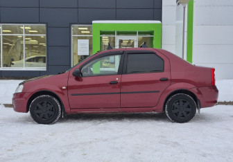 Подержанный автомобиль Renault Logan Sedan 2011 года (8 фото)