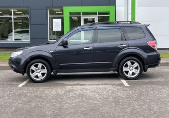 Подержанный автомобиль Subaru Forester Suv 2010 года (8 фото)