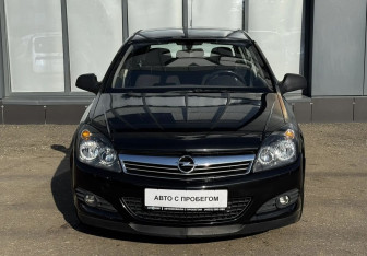 Подержанный автомобиль Opel Astra Hatchback 2010 года (2 фото)
